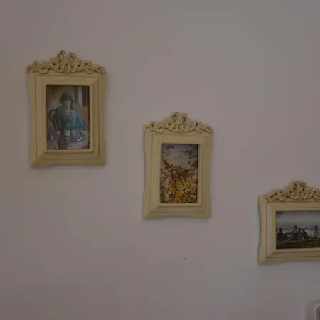 L ' Authentique לינה וארוחת בוקר 3*