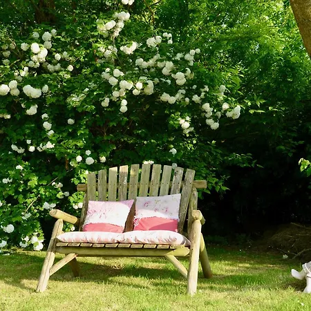 לינה וארוחת בוקר L ' Authentique 3*